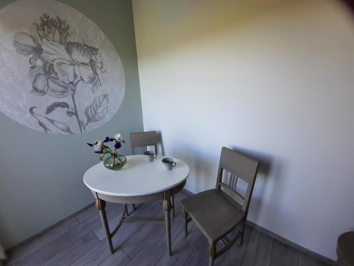Penzion Zahrada Nad Rekou, Restaurace A Kavarna - Parkovani Gratis Zlatá Koruna Exterior foto