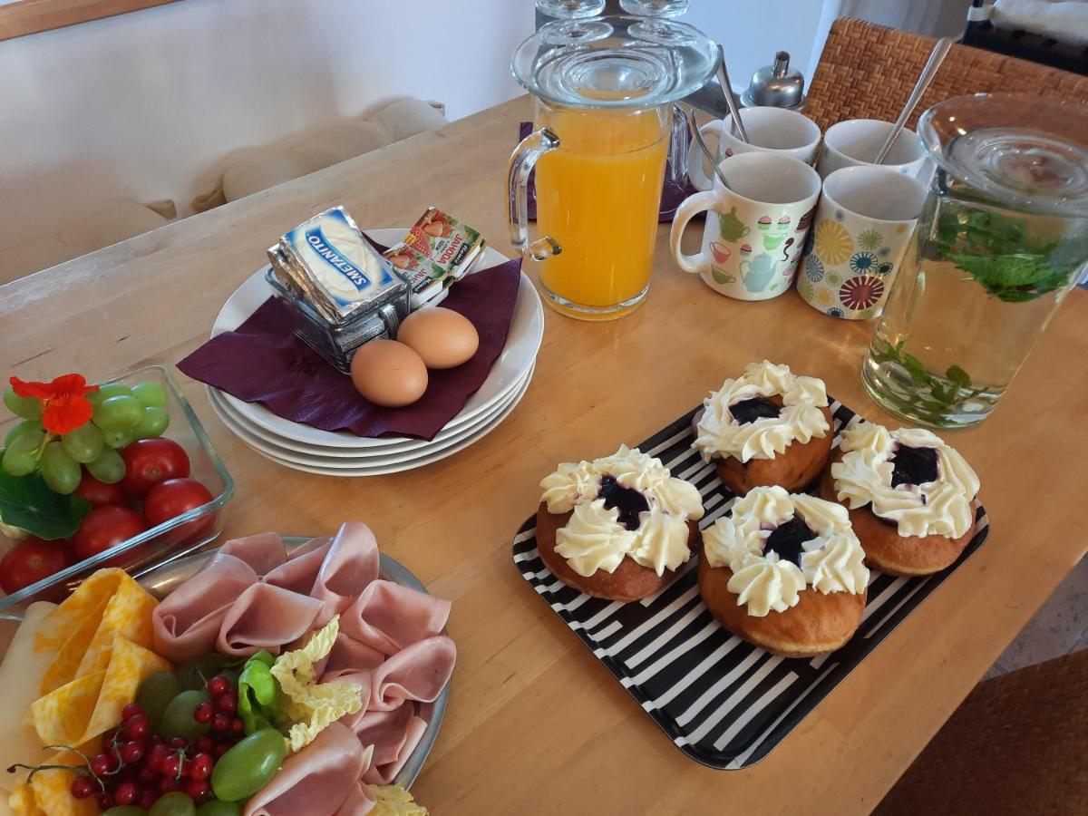 Penzion Zahrada Nad Rekou, Restaurace A Kavarna - Parkovani Gratis Zlatá Koruna Exterior foto