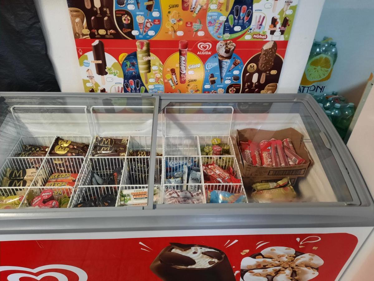 Penzion Zahrada Nad Rekou, Restaurace A Kavarna - Parkovani Gratis Zlatá Koruna Exterior foto