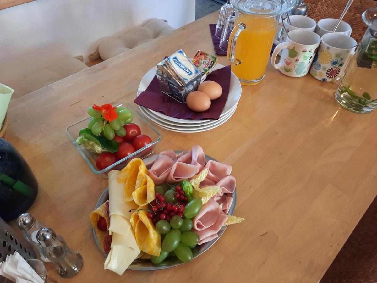 Penzion Zahrada Nad Rekou, Restaurace A Kavarna - Parkovani Gratis Zlatá Koruna Exterior foto