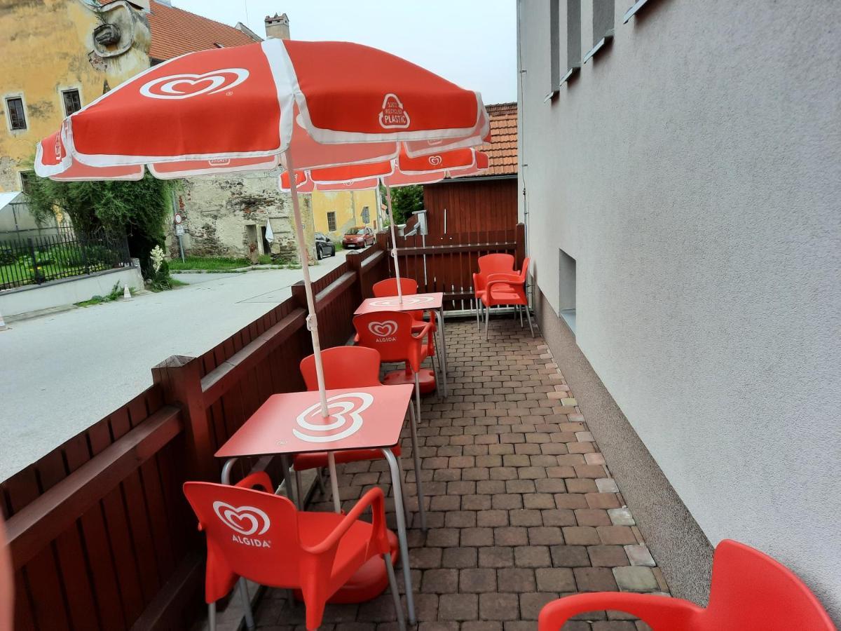 Penzion Zahrada Nad Rekou, Restaurace A Kavarna - Parkovani Gratis Zlatá Koruna Exterior foto