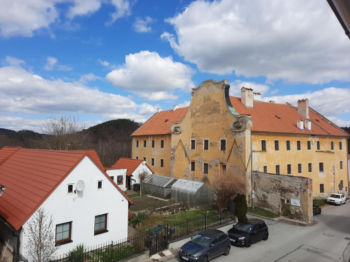 Penzion Zahrada Nad Rekou, Restaurace A Kavarna - Parkovani Gratis Zlatá Koruna Exterior foto