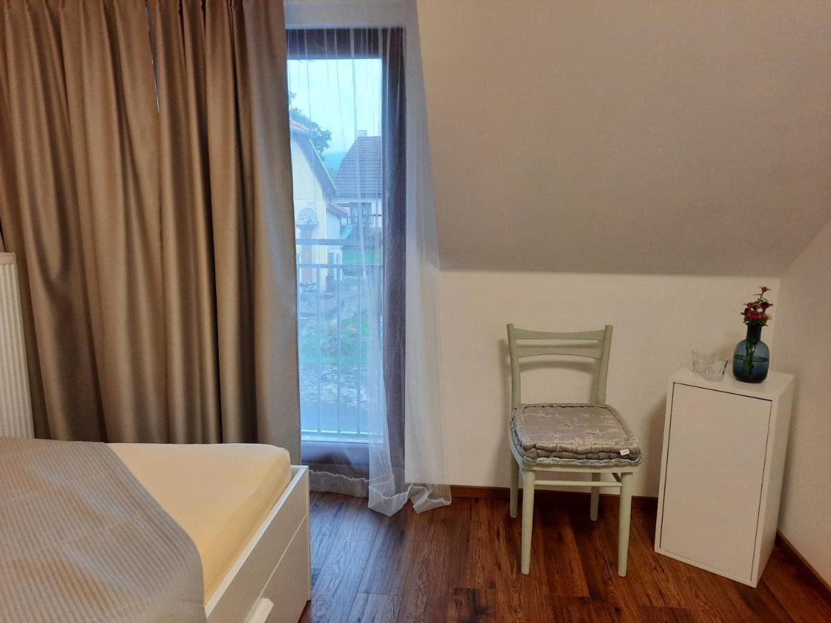 Penzion Zahrada Nad Rekou, Restaurace A Kavarna - Parkovani Gratis Zlatá Koruna Exterior foto
