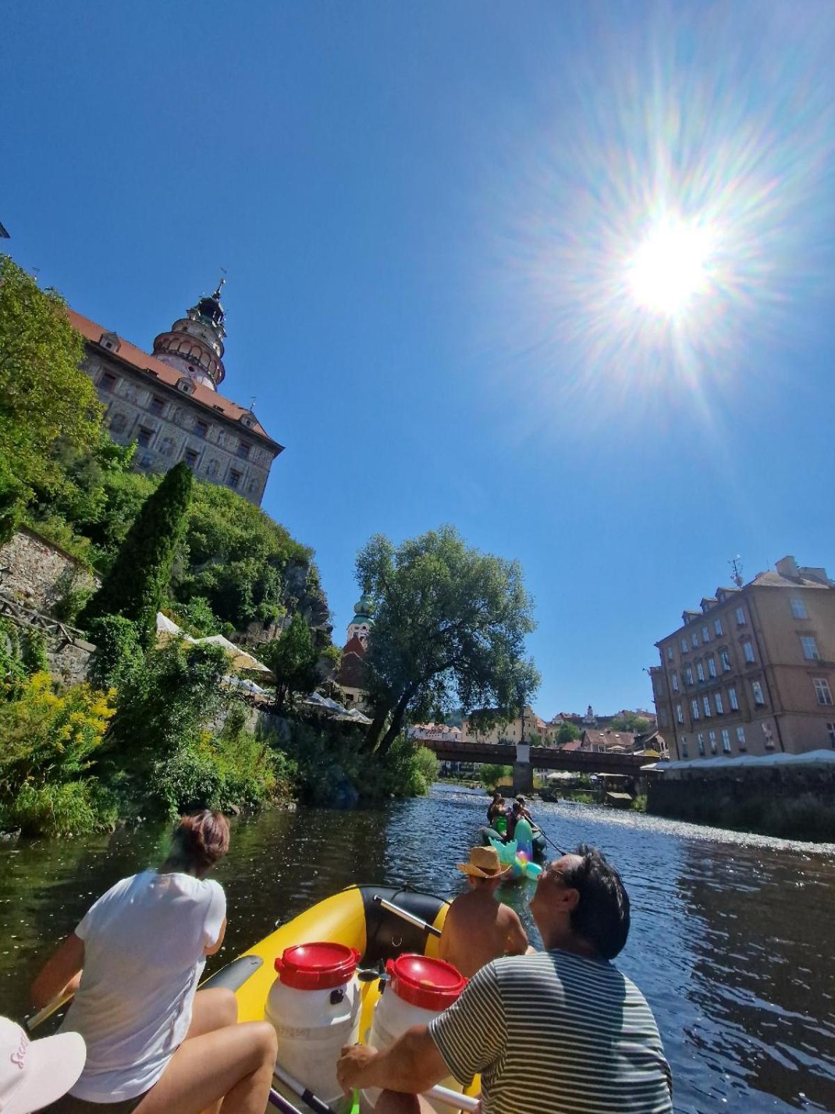 Penzion Zahrada Nad Rekou, Restaurace A Kavarna - Parkovani Gratis Zlatá Koruna Exterior foto